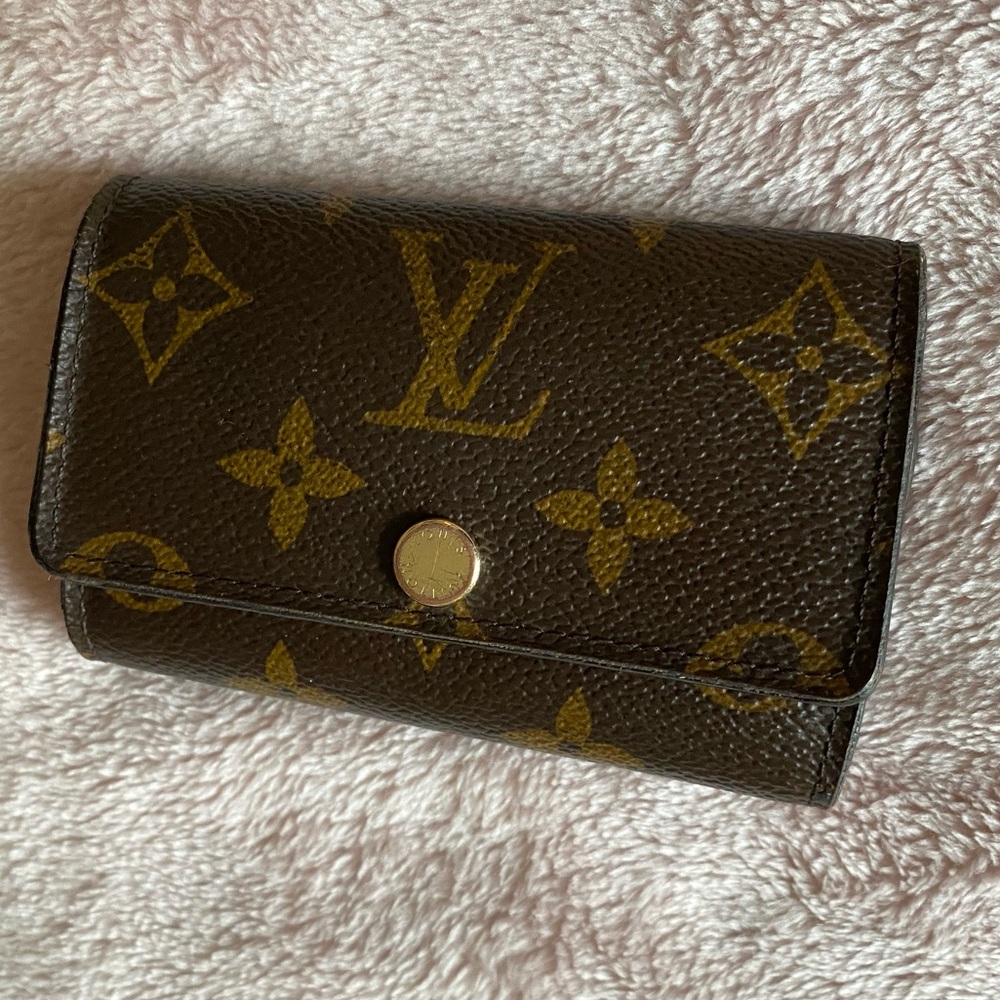 ✨LOUIS VUITTON✨ ~ AUTHENTIC ~ MONOGRAM MULTICLE 6 KEY HOLDER ~ FUCHSIA